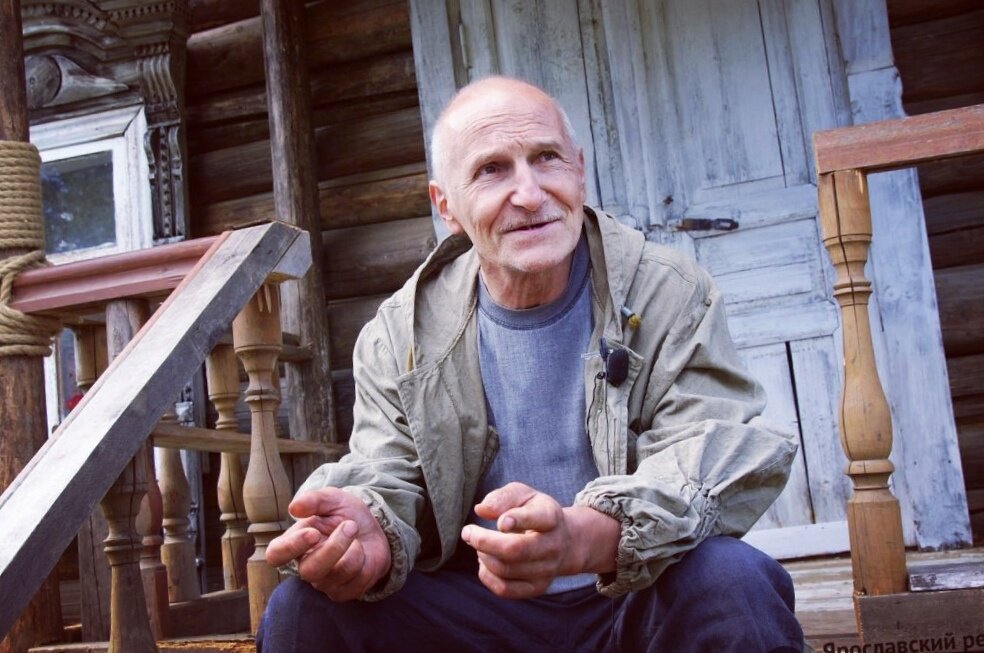 Пётр Мамонов в своей деревне Ефаново.