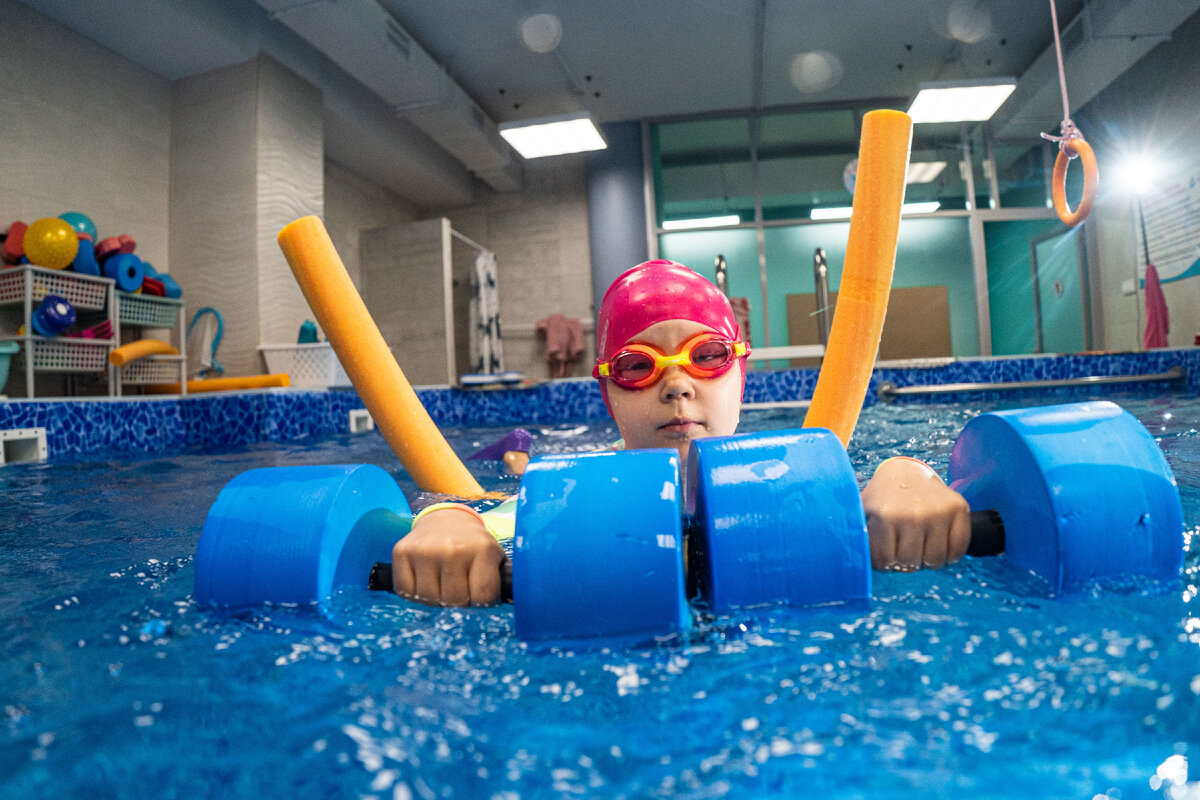 Неверно подобранный купальник или очки могут причинять ребенку дискомфорт, что скажется на эффективности занятий