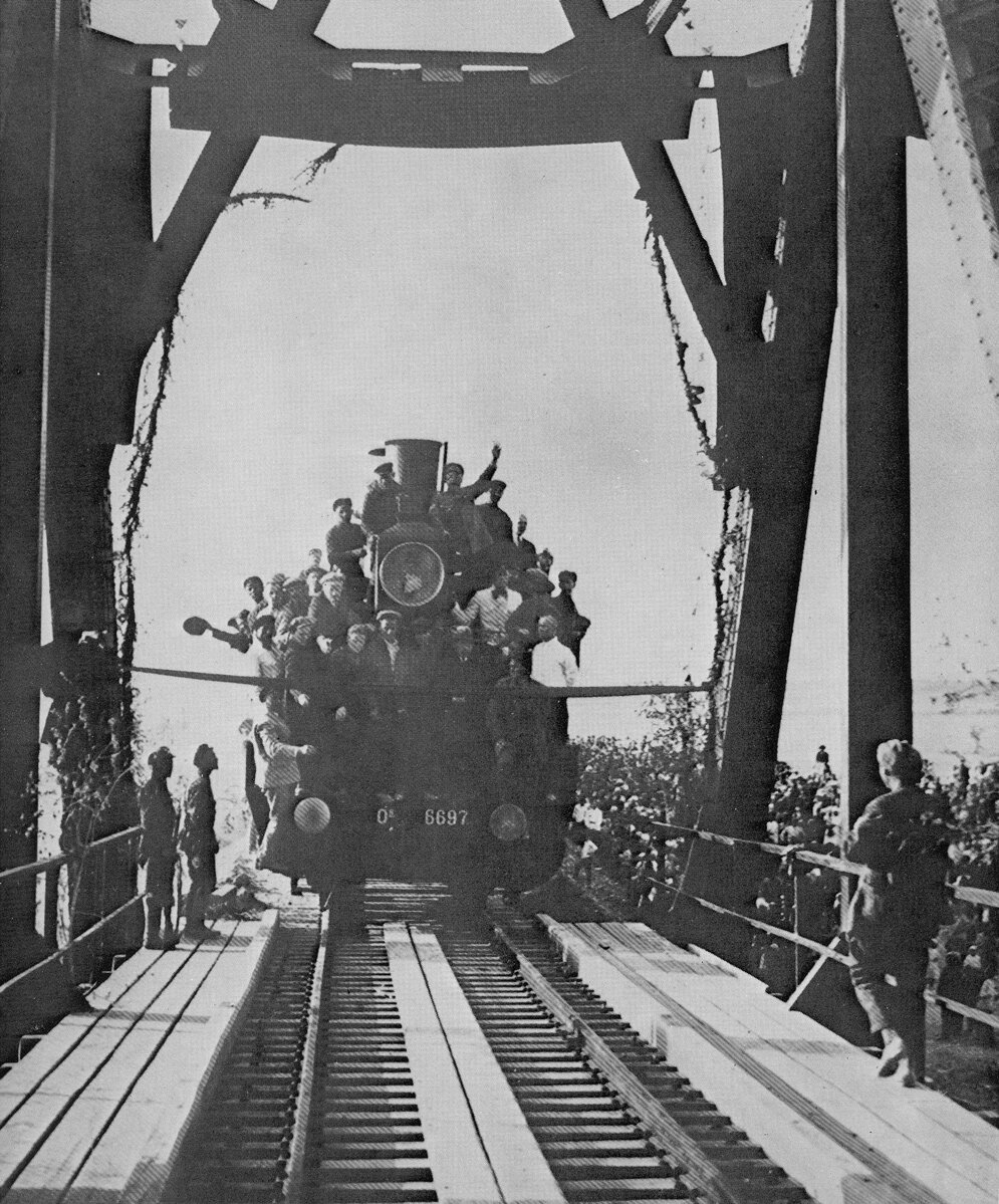 Строительство железных дорог. Яранск - котельнич железная дорога. Строительство жд путей. Укладка железнодорожных путей. Междуреченск тайшет железная дорога.