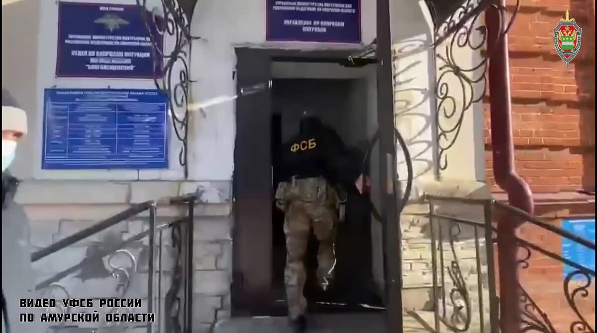 сотрудник миграционной службы. сотрудники миграционной службы. форма уфмс. форма сотрудников уфмс. сотрудники уфмс.