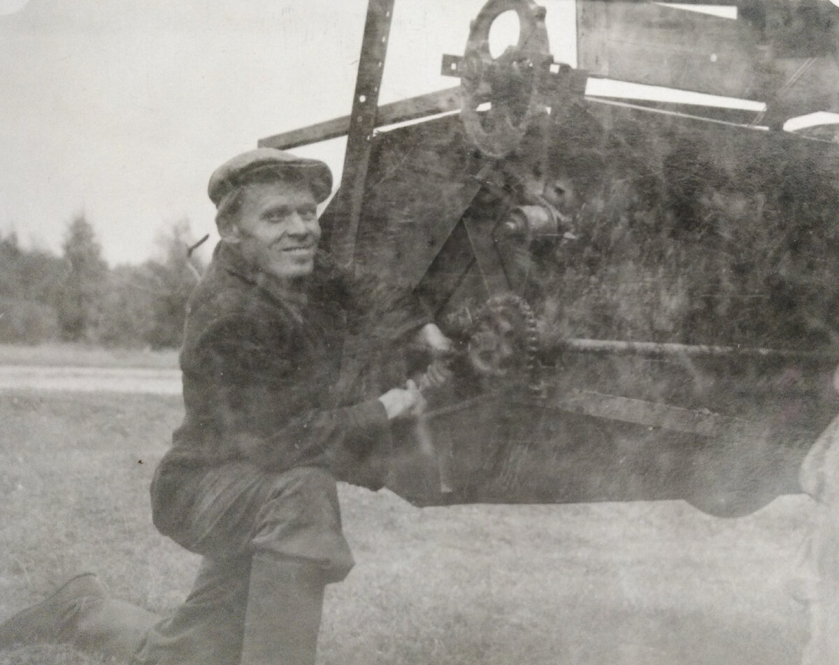 В период работы в колхозе