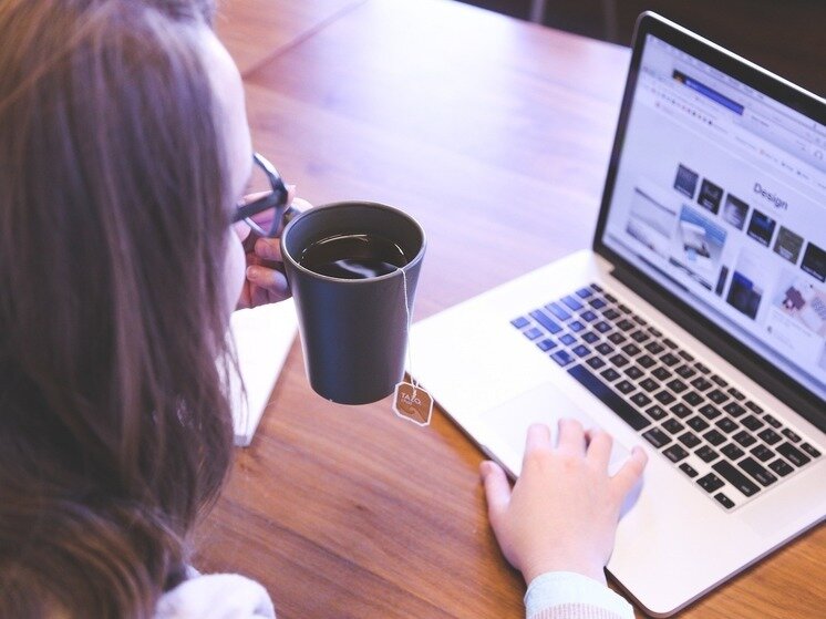 офисный работник. коллектив в офисе. переезд офиса. компании предоставляющие работу. женское лидерство.