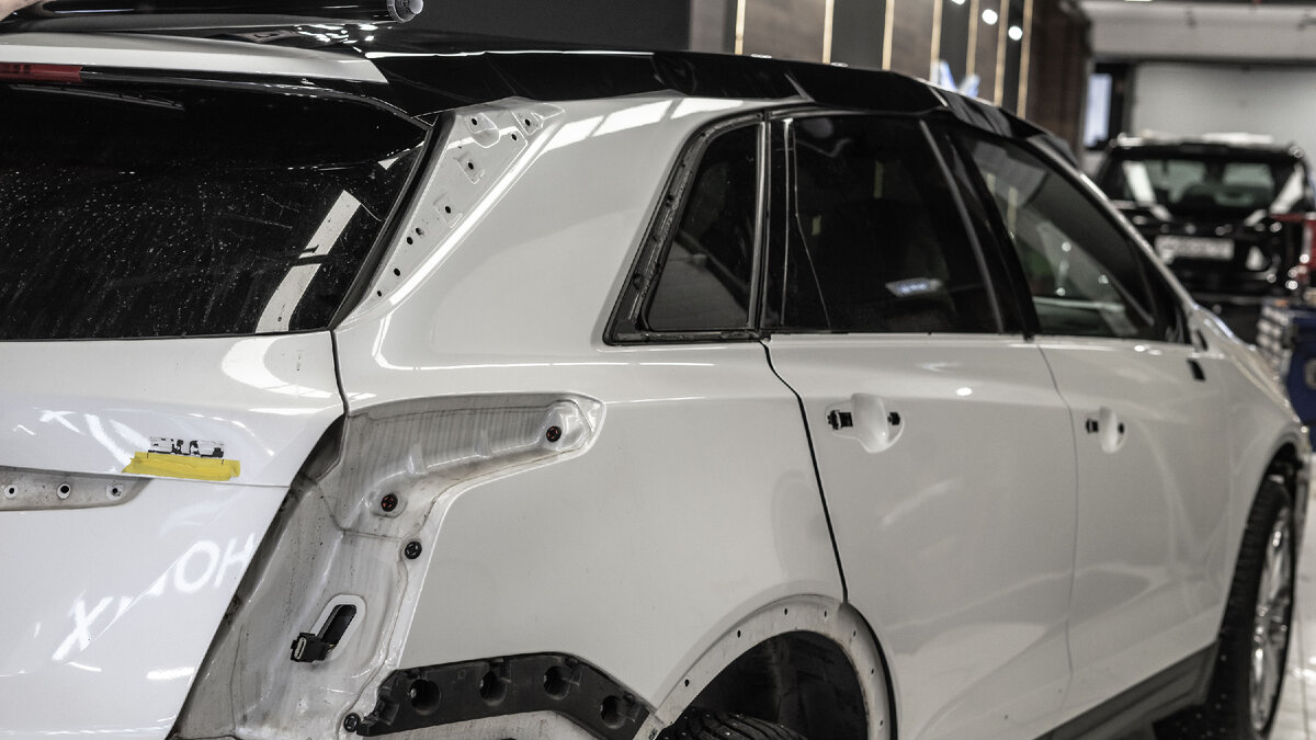  Теперь это та же машина, друзья, но полностью другая!
Добавили к полному комплексу антихрома, черную крышу с боковыми стойками.
Владельцу хотелось видоизменить свой автомобиль (и мы сами не знали как это будет выглядеть, но в итоге это стоило того!)

Теперь он будет выделяться стилем на дорогах!