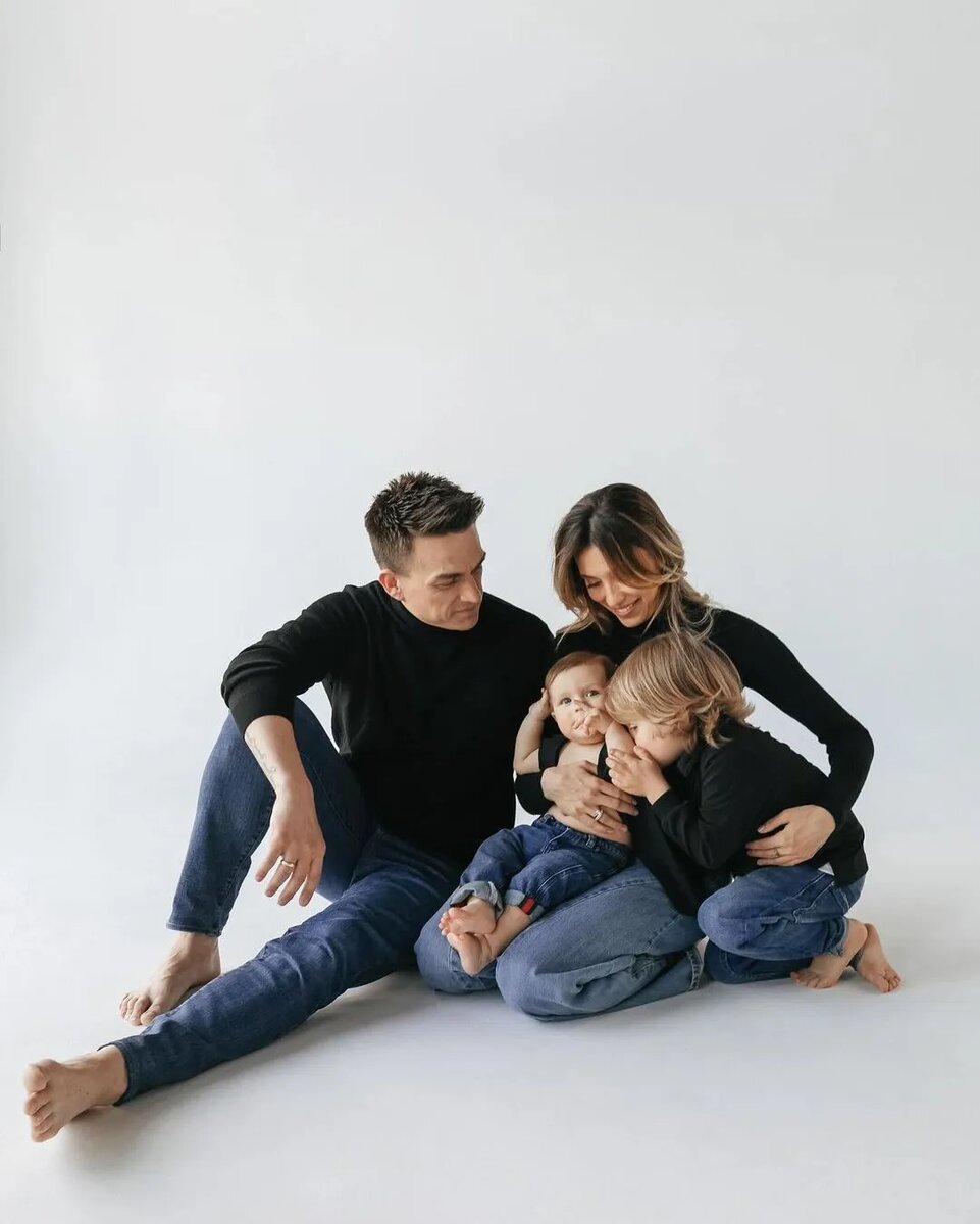 зимний вечер любовь. и сквозь года улыбка твоя. улыбка твоя согреет меня с раннего. текст песни лучик. улыбка твоя согреет меня с раннего.