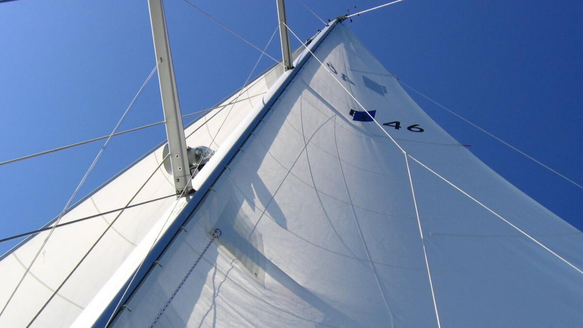 Парус с ползунами на передней шкаторине