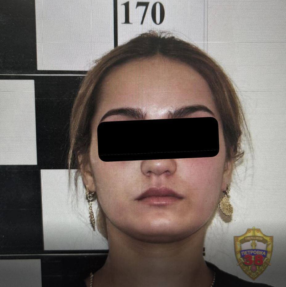 Парень и девушка обнимаются. Мужчина дарит цветы девушке. Изменяет парню. Парень с девушкой в кровате. Парень с подругой.