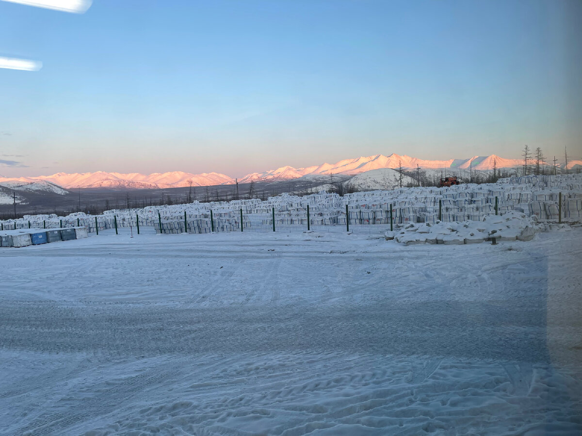 с новым рыболовным годом. нефтяники на севере. смешные новогодние картинки. веселые открытки с новым годом. с новым годом вахтовики картинки.