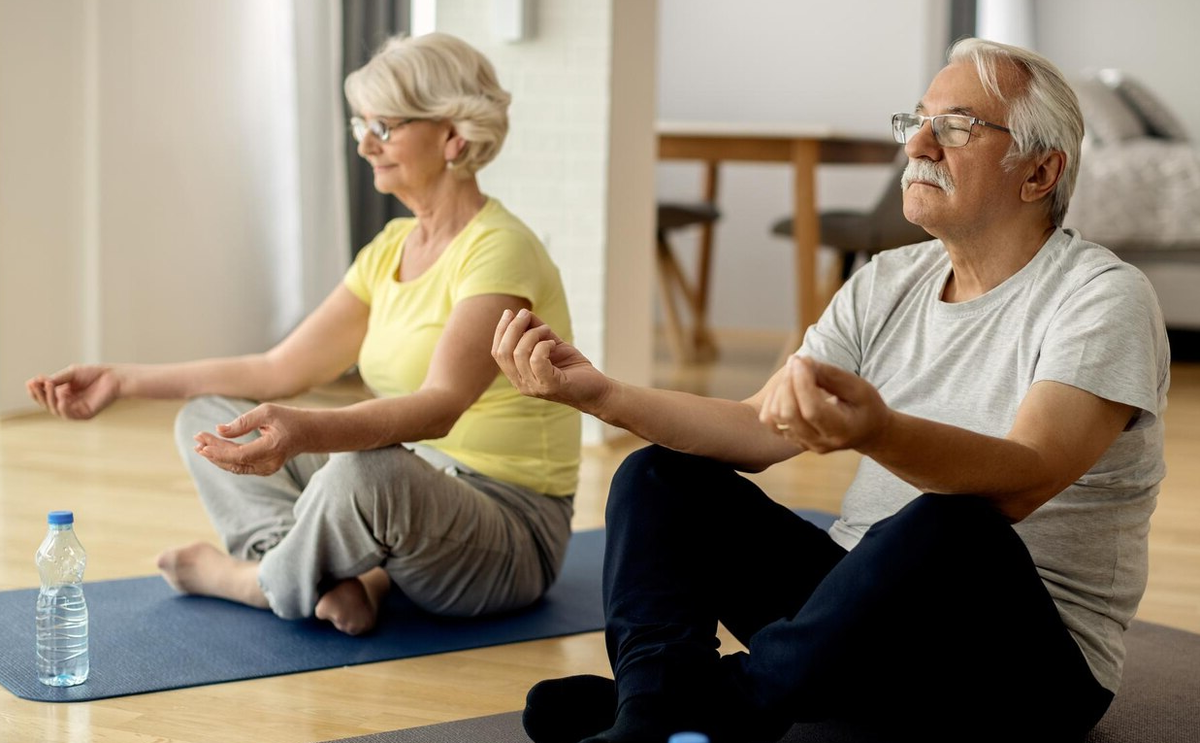 Йога для пожилых: простые упражнения | Пансионаты «Забота о близких» | Дзен