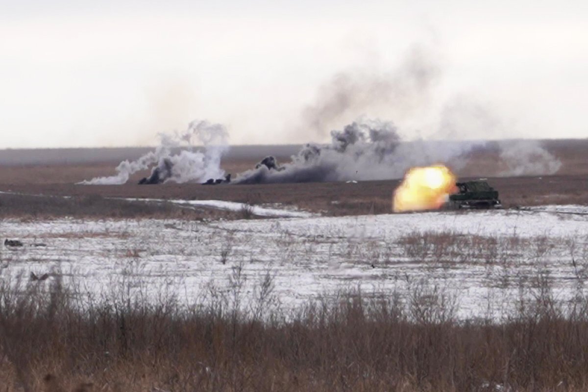 село крахмальное. зерна крахмала в клетке. заброшенный завод в шилово. шестаковка харьковская область. село крахмальное.