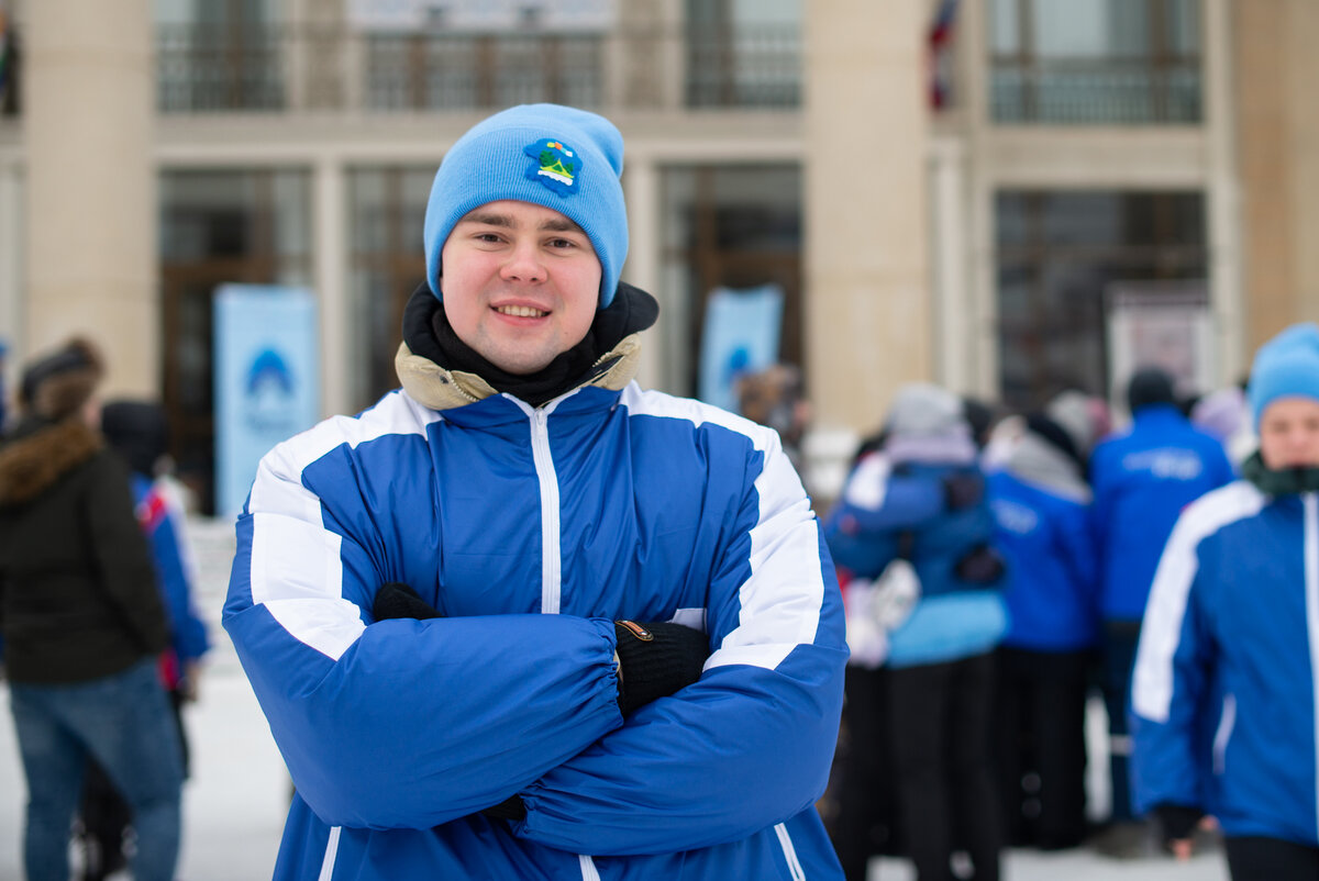 Помогаю старшим. Помогаю старшим. Хорошие поступки. Дети помогают старикам рисунки. Помогать старшим.