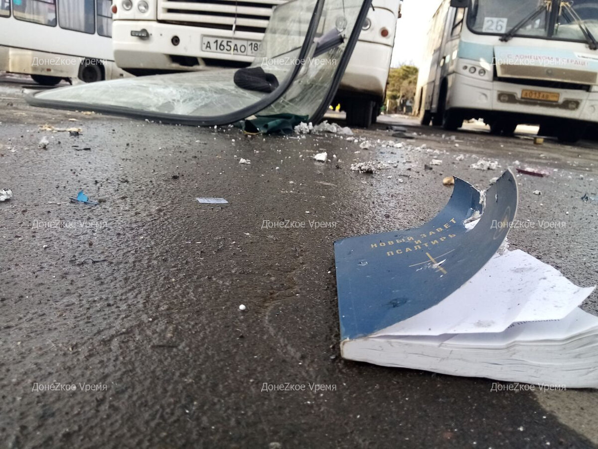 Сегодня около двух часов дня водителя автобуса № 70 в Донецке атаковал вражеский беспилотник. Маршрутное такси в это время находилось на площади Привокзальной в Киевском районе Донецка.-3
