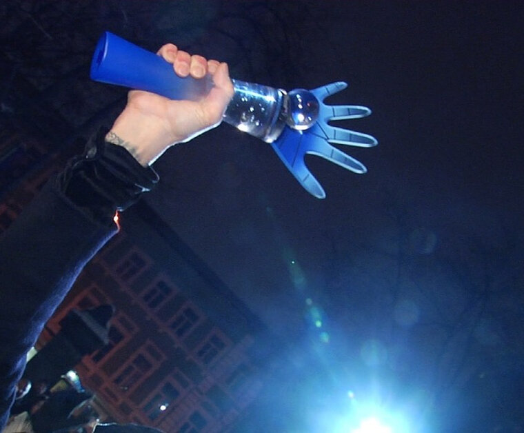 Show go текст. Заставка фиаско robert. Show must go on слова. Go go bts текст. Show must go on queen текст.