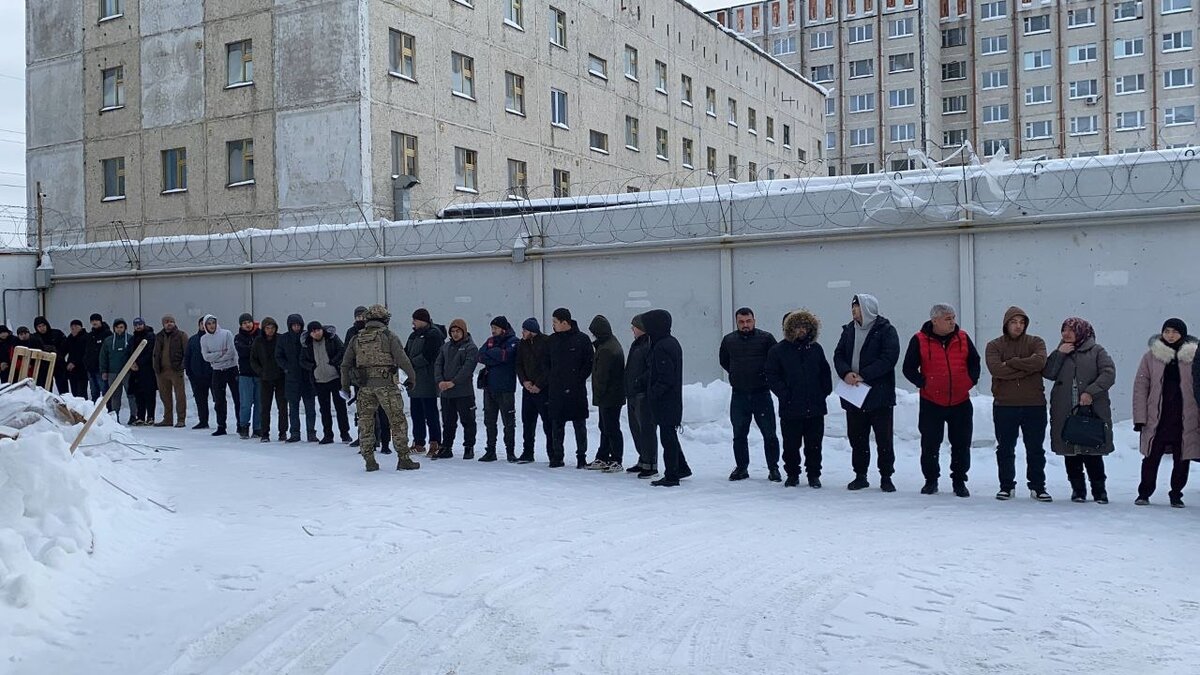    В Сургуте мигрантов незаконно привлекали к работе