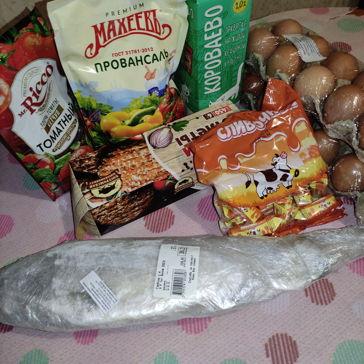 Рыба мне, котлеты и майонез - мужу.