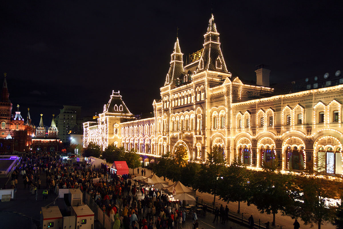    Побывать в Москве и не заглянуть в ГУМ — кощунство