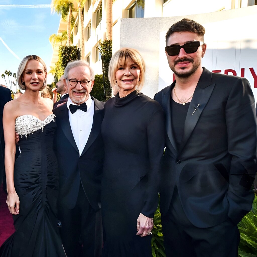 Кэри Маллиган, Стивен Спилберг, Кейт Кэпшоу и Маркус Мамфорд на церемонии вручения премии «Золотой Глобус», 2024 г