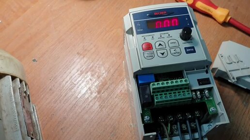 75. Преобразователь частоты e2-8300 15h. Частотный преобразователь веспер 2. Частотный преобразователь siemens 800 квт. Преобразователь частоты е2-8300-005н.