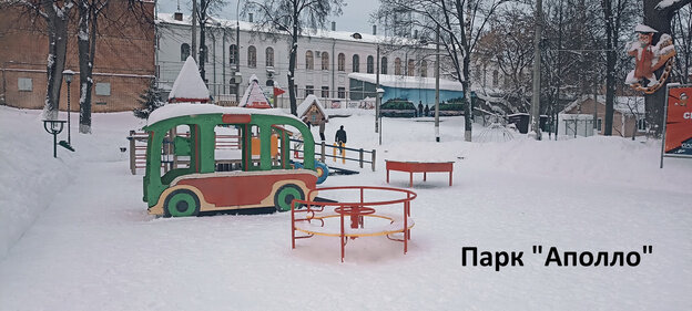    «Всю зиму ходят по козьим тропам»: кировчанин призвал очистить от снега сквер «Алые паруса»