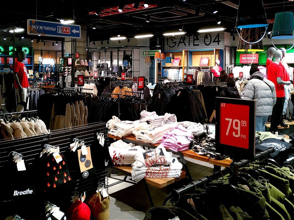 Сумка christian dior 2022. Дорогие брендовые вещи. Магазины модных брендов. Brioni flagship. Магазины модных брендов.