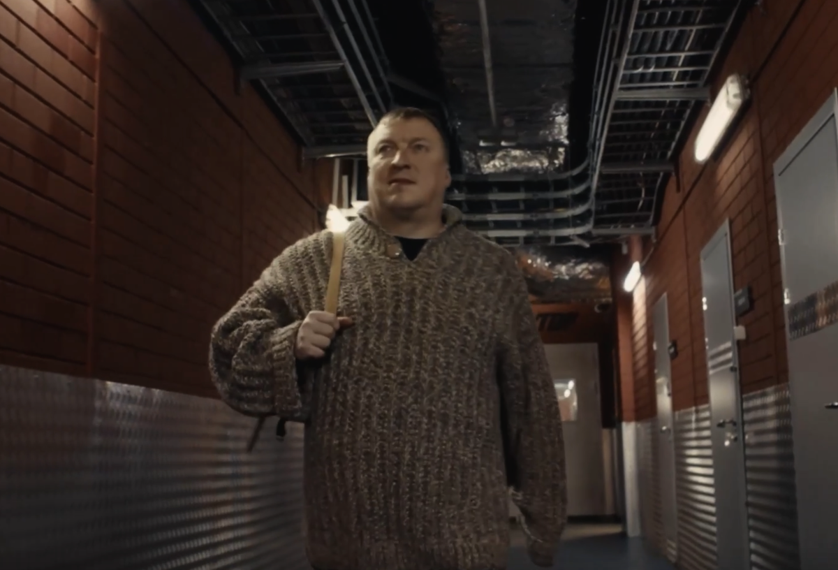 АЛЕКСЕЙ ЗАВАРУХИН. ФОТО: СКРИН ИЗ РОЛИКА "ДВОЮРОДНЫЙ БРАТ-2". 