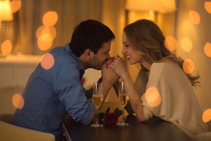 Переписываюсь с другими парнями. Наивный подруга. Общение мужчины и женщины. Олень да дорогая. Девушка переписывается с бывшим.