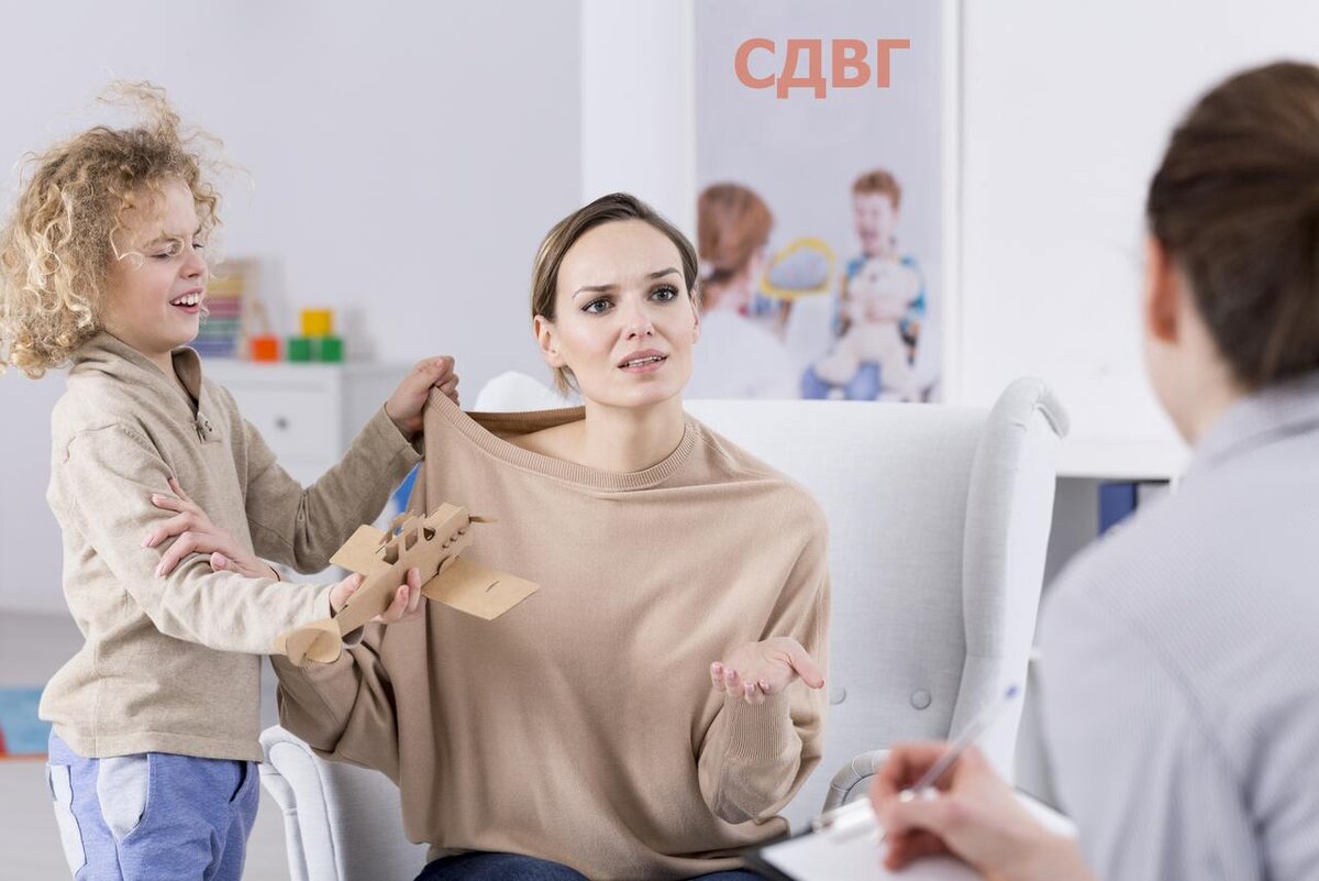 Жизнь пробегает мимо. Мем гуляет по парку. Светлая душа. Спортивный фон. Пробегает мимо.