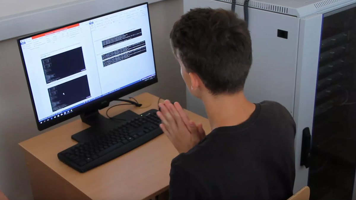 Qr код кинопоиск. промокод кинопоиск 2022. яндекс активация кинопоиск. двухфакторная авторизация яндекс ключ. для входа в приложении кинопоиска нужен аккаунт.