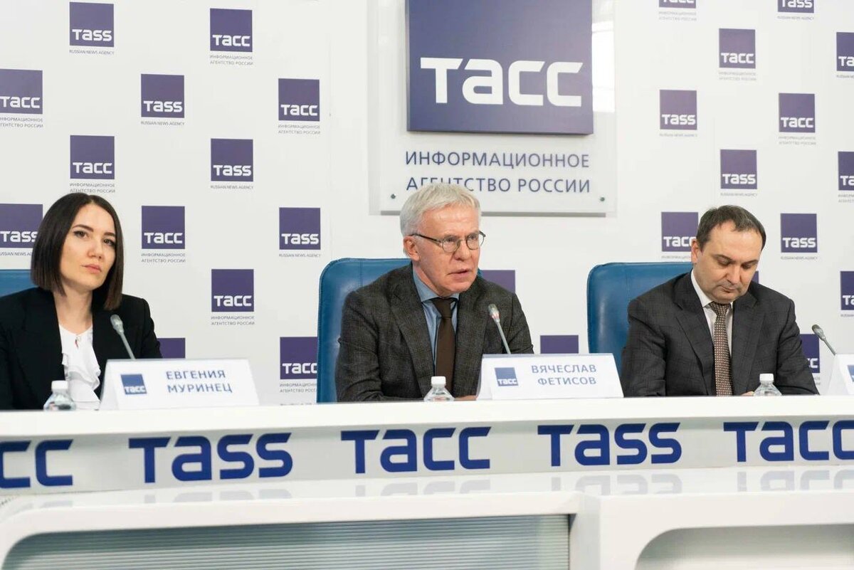 бывший министр строительства. владимир якушев полпред в урфо. мень михаил александрович. ломакин александр николаевич минстрой. шмидт иван николаевич.