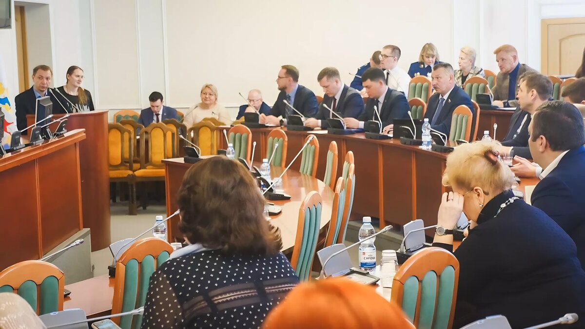     Заместитель генерального прокурора РФ Сергей Зайцев посетил Ханты-Мансийский комплексный центр социального обслуживания населения, провел личный прием жителей Югры. Во время встречи с губернатором Натальей Комаровой предупредил ее, что вопросы югорчан к властям продолжают накапливаться.