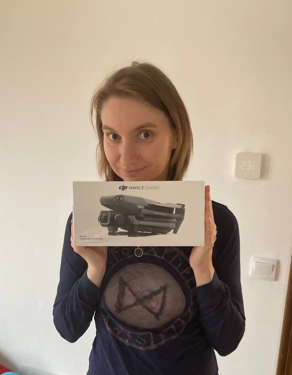 Счастливая Дарья выкладывает в соцсетях купленного для ВСУ дрона