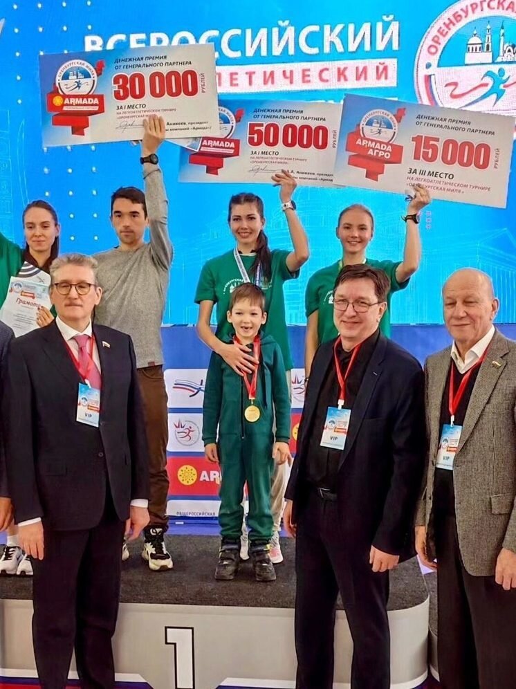 куда прилетело в воронеже. во дворе. многоэтажные жилые дома. куда прилетело в воронеже. 23.