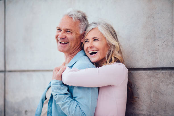 мужчина и женщина любовь. нехватка денег. долгий брак. мужчина с семьей. супружеские отношения.