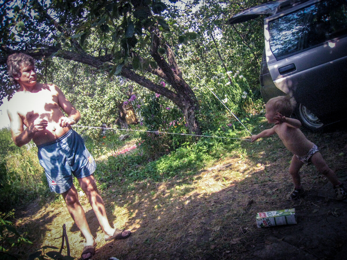 "Помогаю" дедушке))