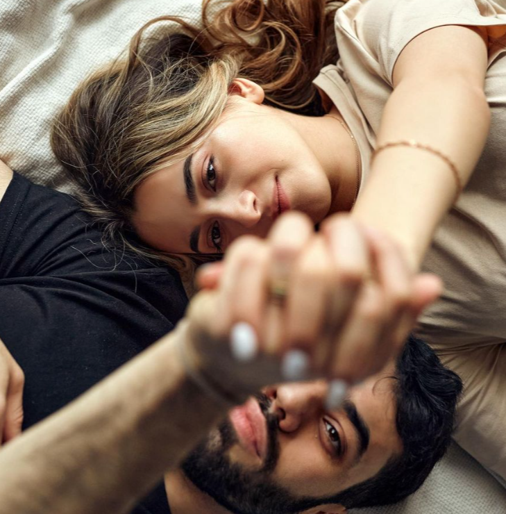 Счастье вдвоем. Стремление идти вперед. Навстречу найтись. Девушка спорт бег. Навстречу найтись.