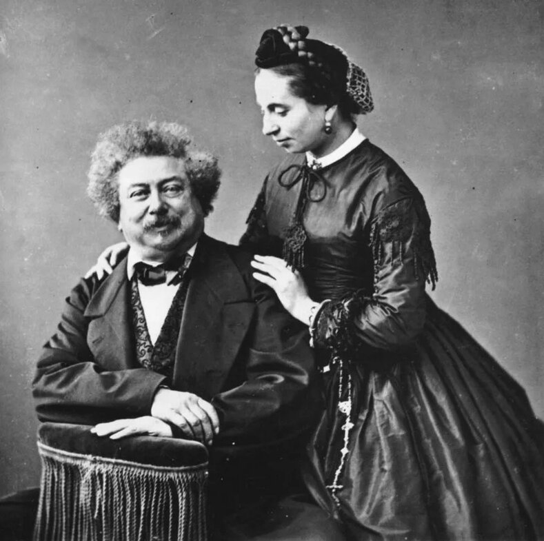 Пары обмениваются партнерами. Жена на вечеринке двойное. Меняются парами. Жена на вечеринке двойное. Жена на вечеринке двойное.