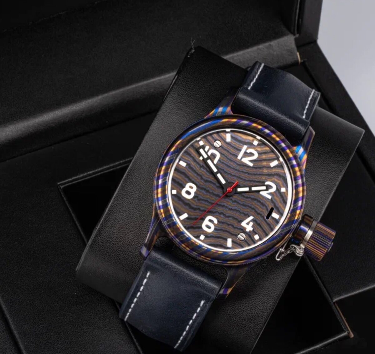 Часы из титано-циркониевого дамаска