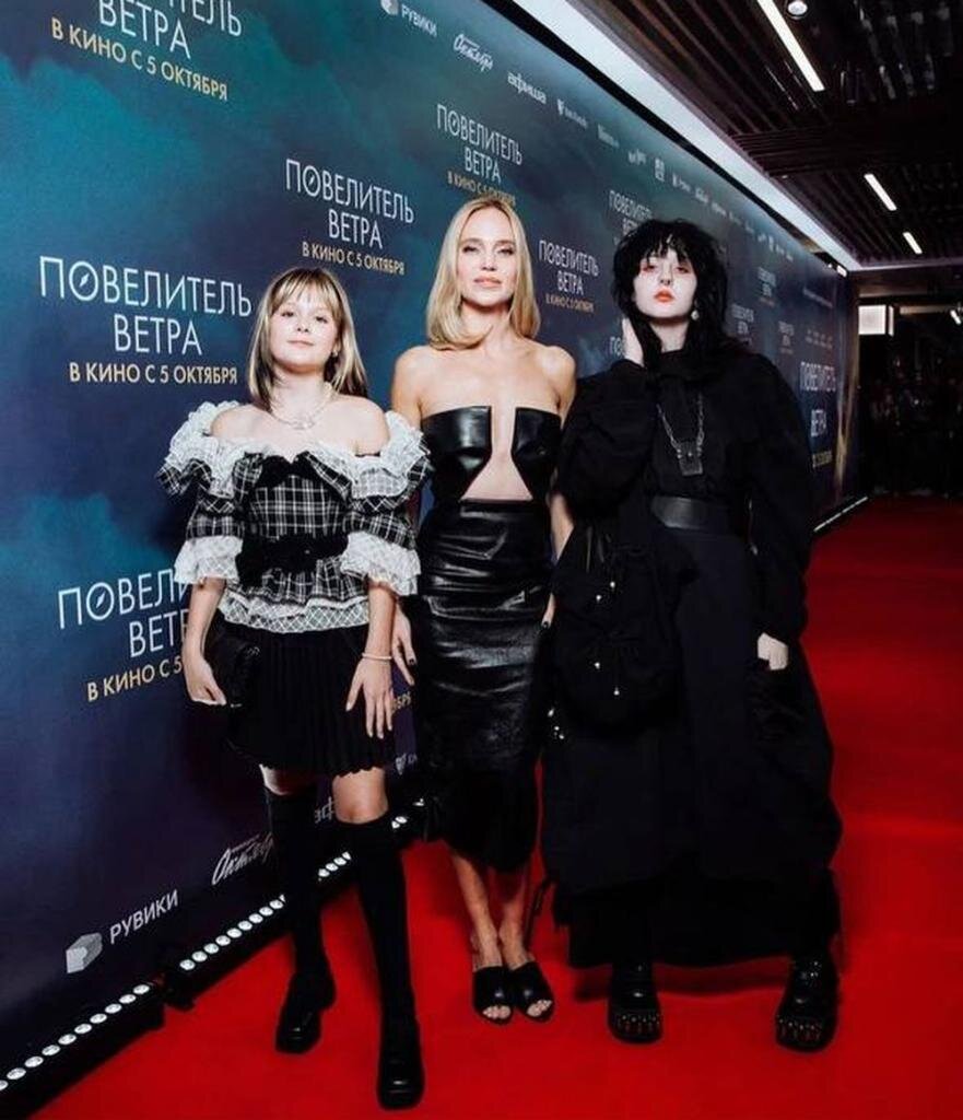 Ольга ларина пушкин. Ольга ларина евгений онегин внешность. Ольга ларина онегин. Ольга ларина евгений онегин. Сестры ларины евгений онегин.