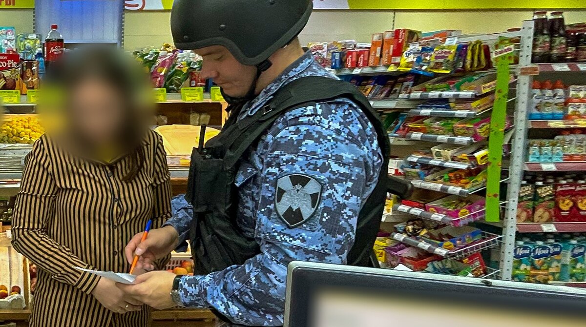 В Пензе наряд Росгвардии задержал подозреваемую в краже продуктов питания  из сетевого гипермаркета | Росгвардия. Приволжский округ | Дзен