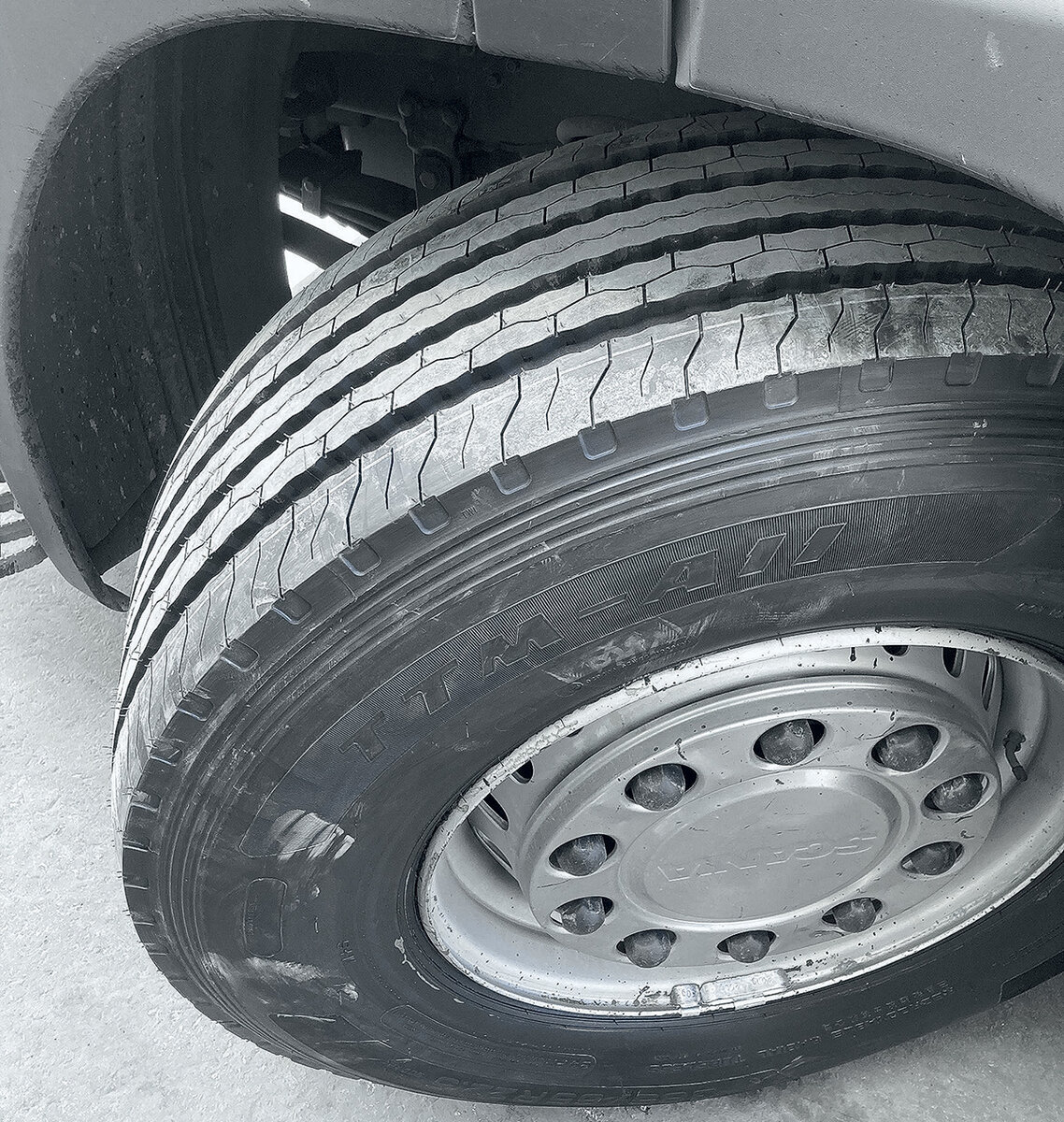 Nokian tyres линейка шин. 22. Колеса новороссийск. 5 колеса. Колесо грузового автомобиля.