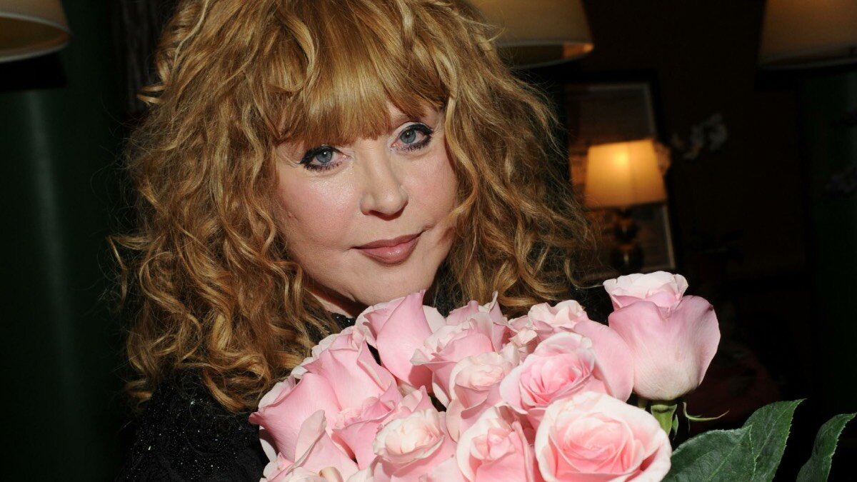 Пугачева и галкин 2010. Пугачева сейчас 2022. Алла борисовна пугачёва. Алла пугачёва блондинка 2021. Пугачева и галкин.