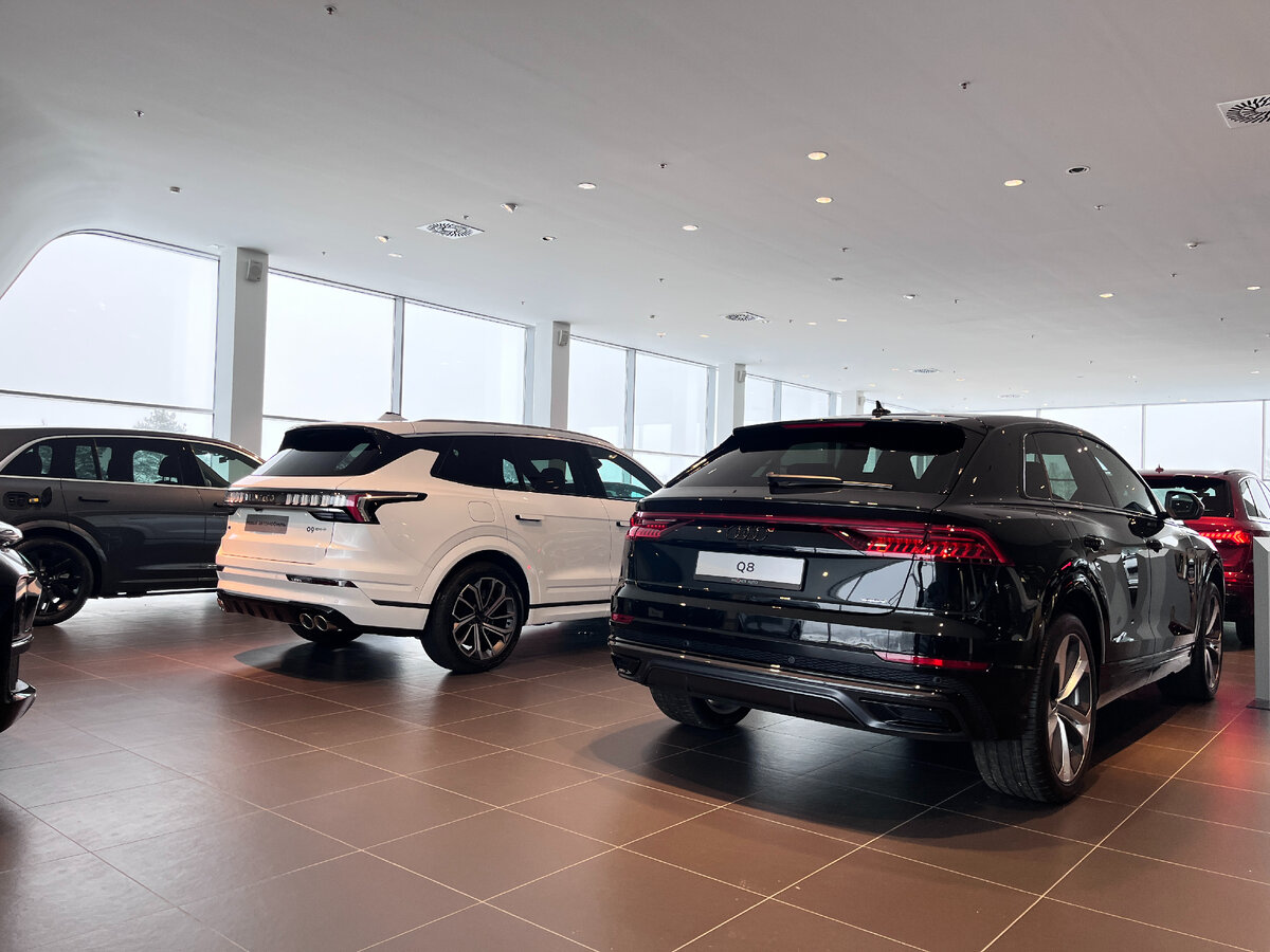 Gate-авто. Регинас екатеринбург высоцкого. Автосалон 3. Интерьер автосалона. Автосалон 3.