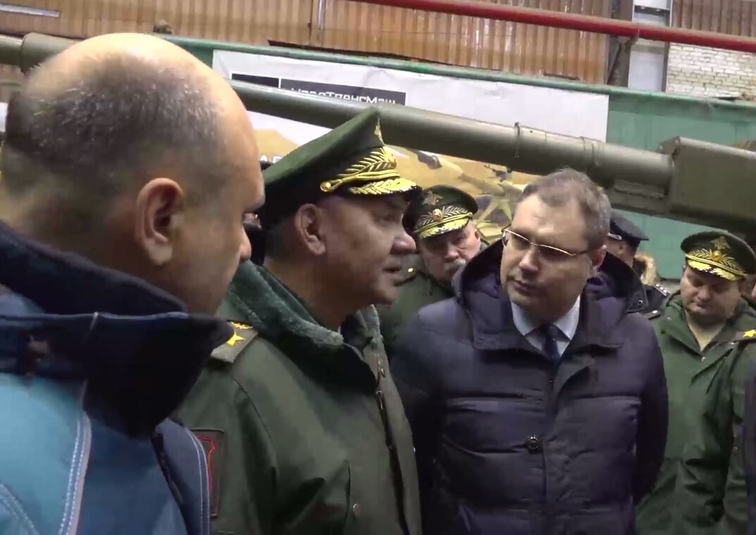 общение людей. эмоциональный разговор. разлад в семье. навязывание. конфликт.