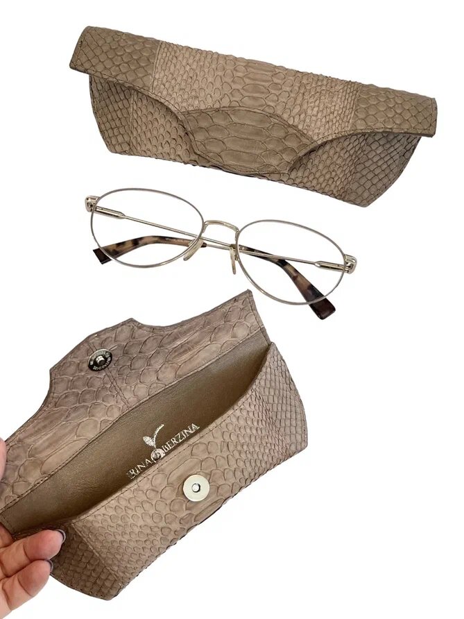 ремесленные изделия из кожи. художественная обработка кожи. материалы для изделий из кожи. галантерейные изделия из искусственной кожи. очистка сумок из искусственной кожи.