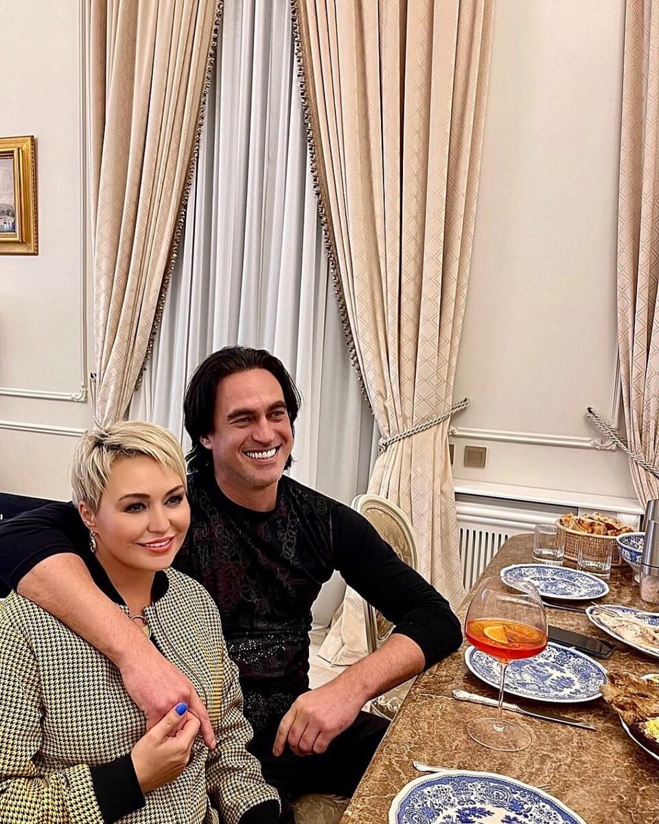 Почему расстались серовски. Надин серовски. Надин и никита серовский. Надин и никита серовский. Серовский никита и надя.