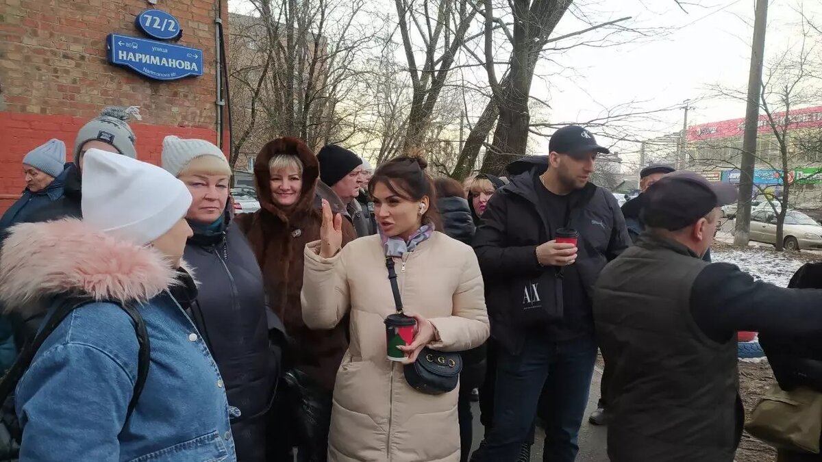     Жильцы обрушившегося дома на Нариманова, 72/3 опасаются за жизнь кошек и собак, оставленных внутри здания, об этом они рассказали корреспонденту RostovGazeta.