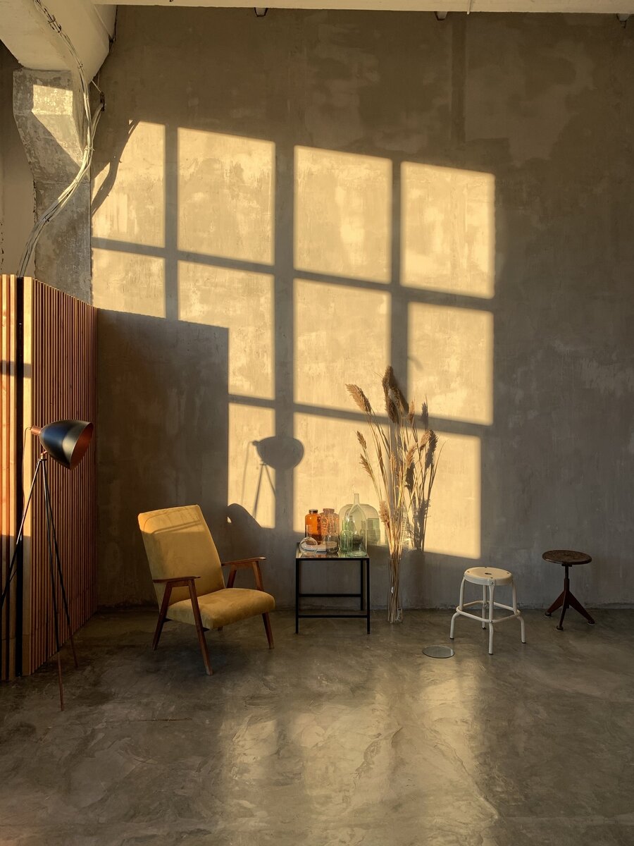 я просто люблю тебя. влюбленный взгляд мужчины на женщину. душа женщины. скрывать грусть за улыбкой. просто любить тебя маска.