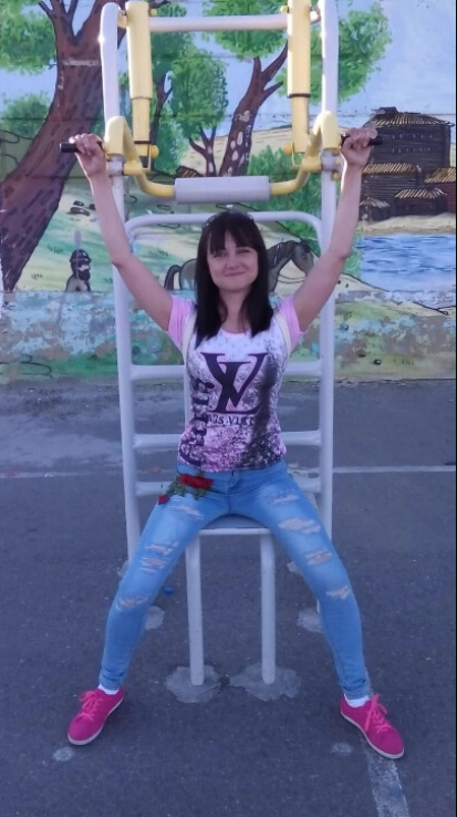 Алёна ефремова мелстрой избита. Вбил девушку головой об стол. Головой об парту. Вбил девушку головой об стол. Mellstroy блоггер андрей бурим.