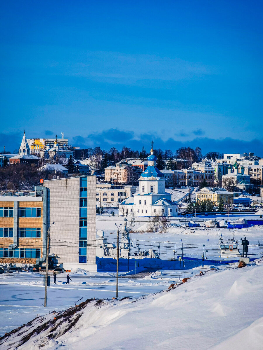 чебоксары набережная зимой. каток на красной площади чебоксары. чебоксары достопримечательности зимой 2022. залив чебоксары зима. памятники чебоксары зима.