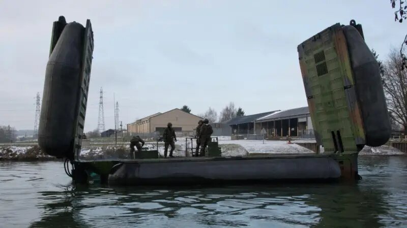 форсирование водной преграды. водные заграждения военные. форсирование водной преграды. бмп 2 преодоление водной преграды. форсирование водных преград.