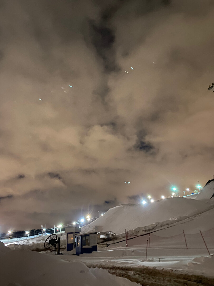 Гора пригорок горный гористый. Крутой горный склон. Низвергающая со склонов гор. Горный хребет гребень горная долина перевал что такое. Низвергающая со склонов гор.